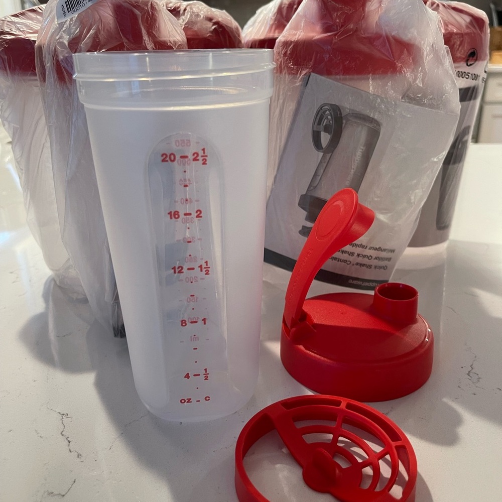 New Tupperware Quick Shake - Picture 2 of 10